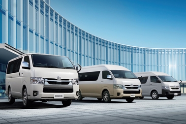 (左):VAN・2WD・2800ディーゼル・標準ボディ・スーパーGL